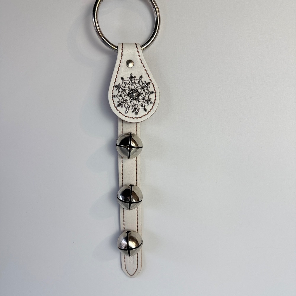 Belsnickel Barn Sleigh Bell Door Hanger White Excellent Snowflake 3 Bell